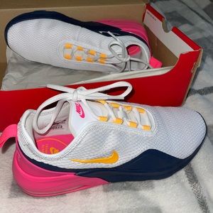 Nike Women's Air Max Motion 2 White/Laser Orange